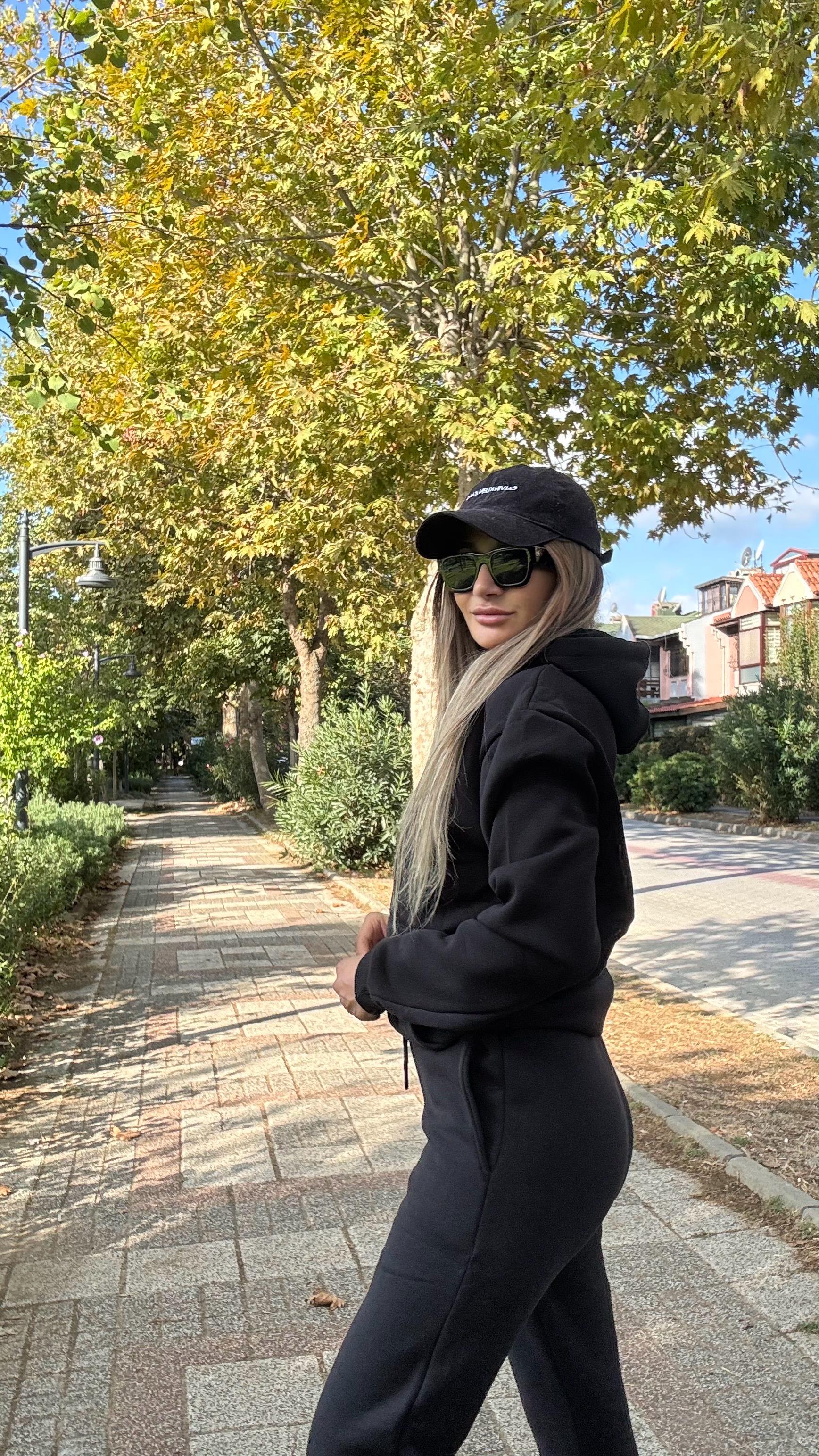 Siyah Önü Cepli Kapüşonlu Sweatshirt