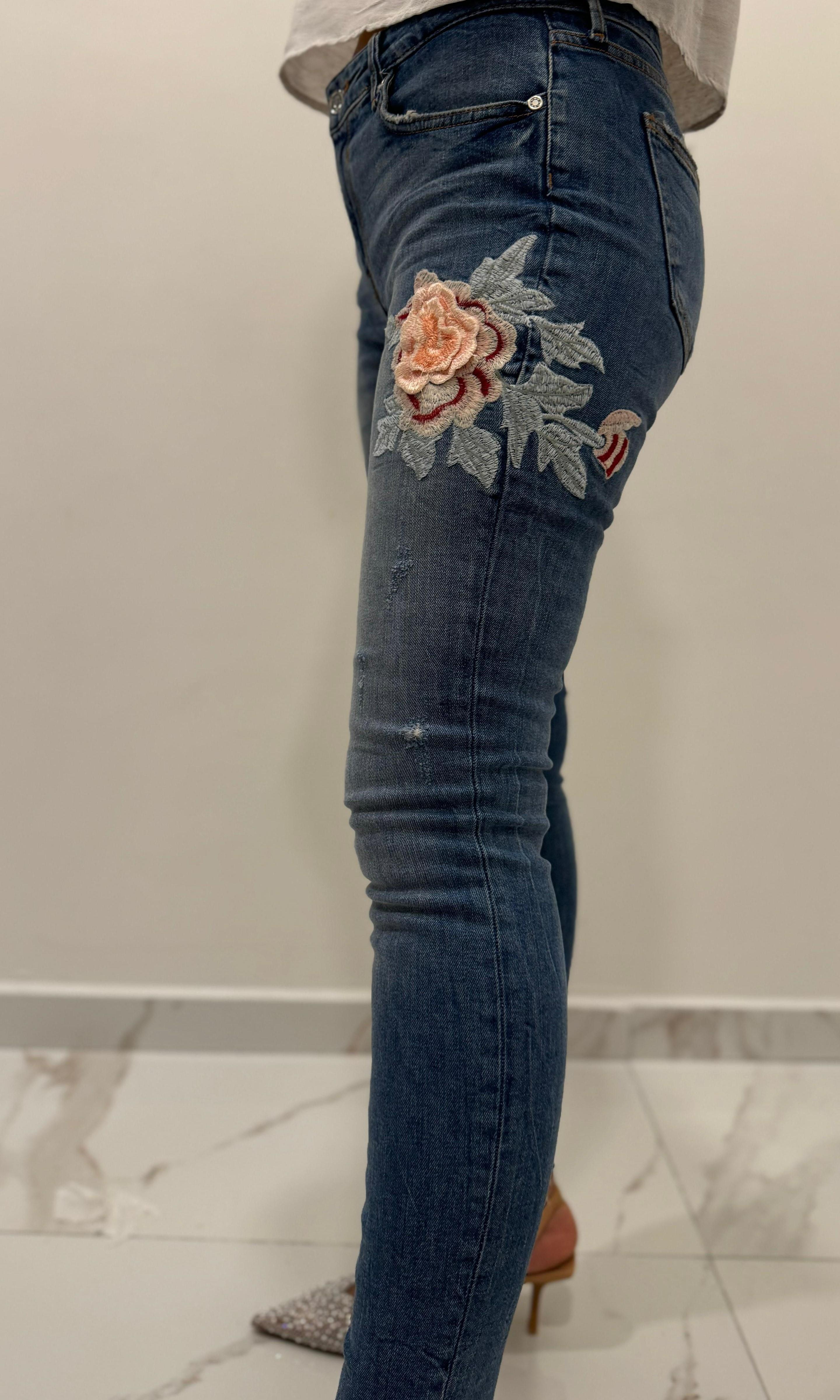 Kesik Paça Kadın Çiçek İşlemeli Kot pantolon