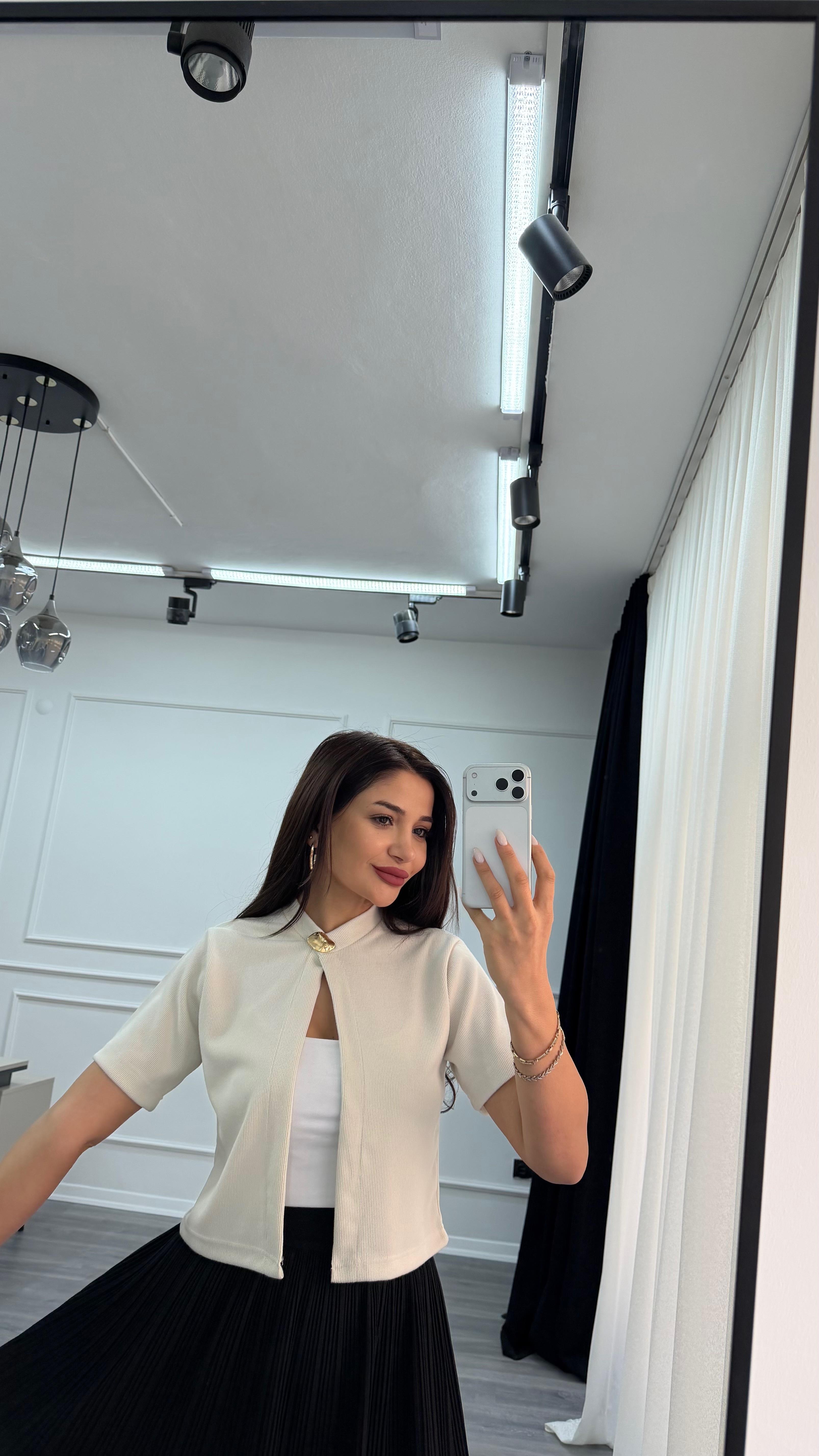 Kırık Beyaz Önden Düğme Detaylı Örme Bluz