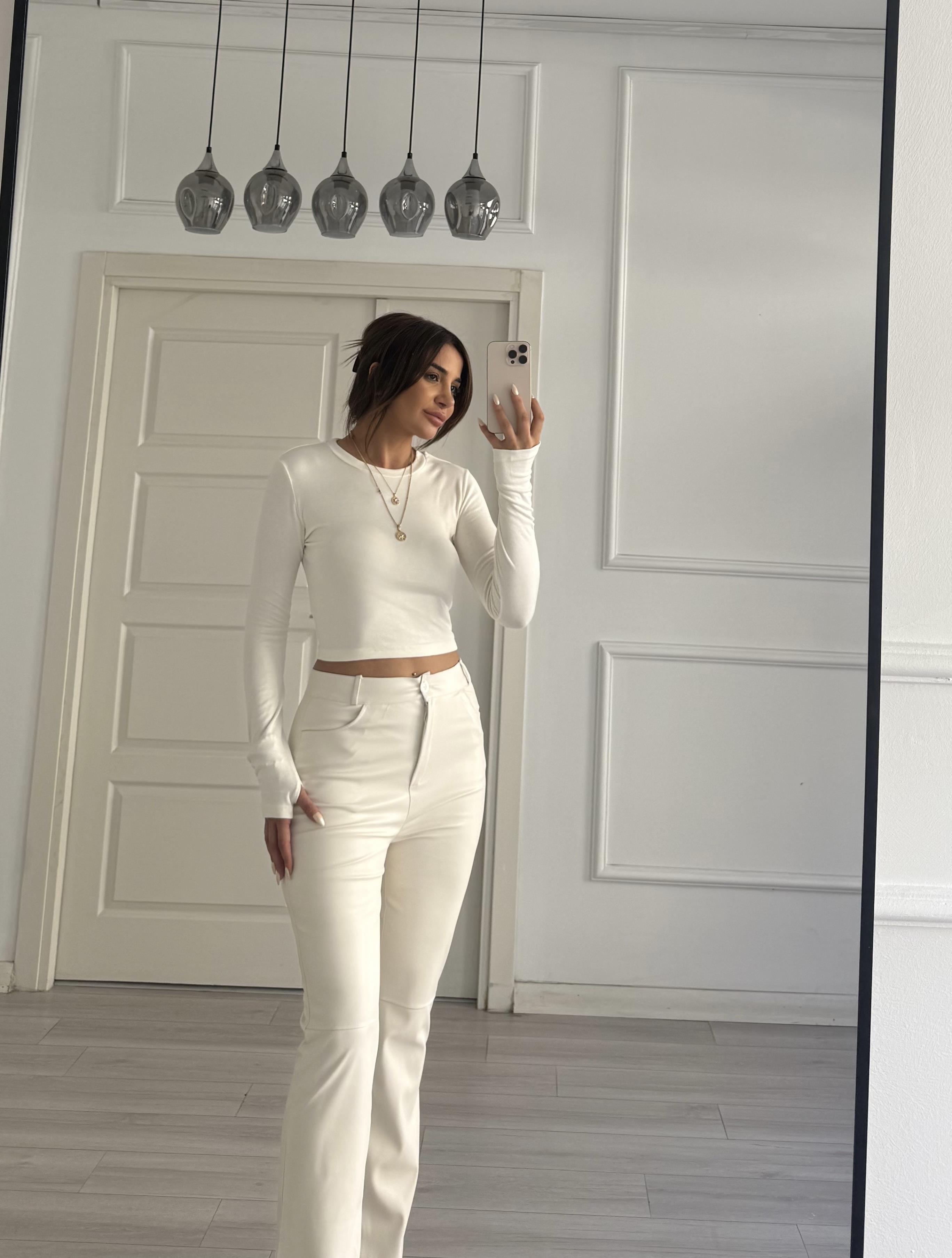 Kırık Beyaz Uzun Kollu Parmak Geçmeli Crop Esnek Kumaş
