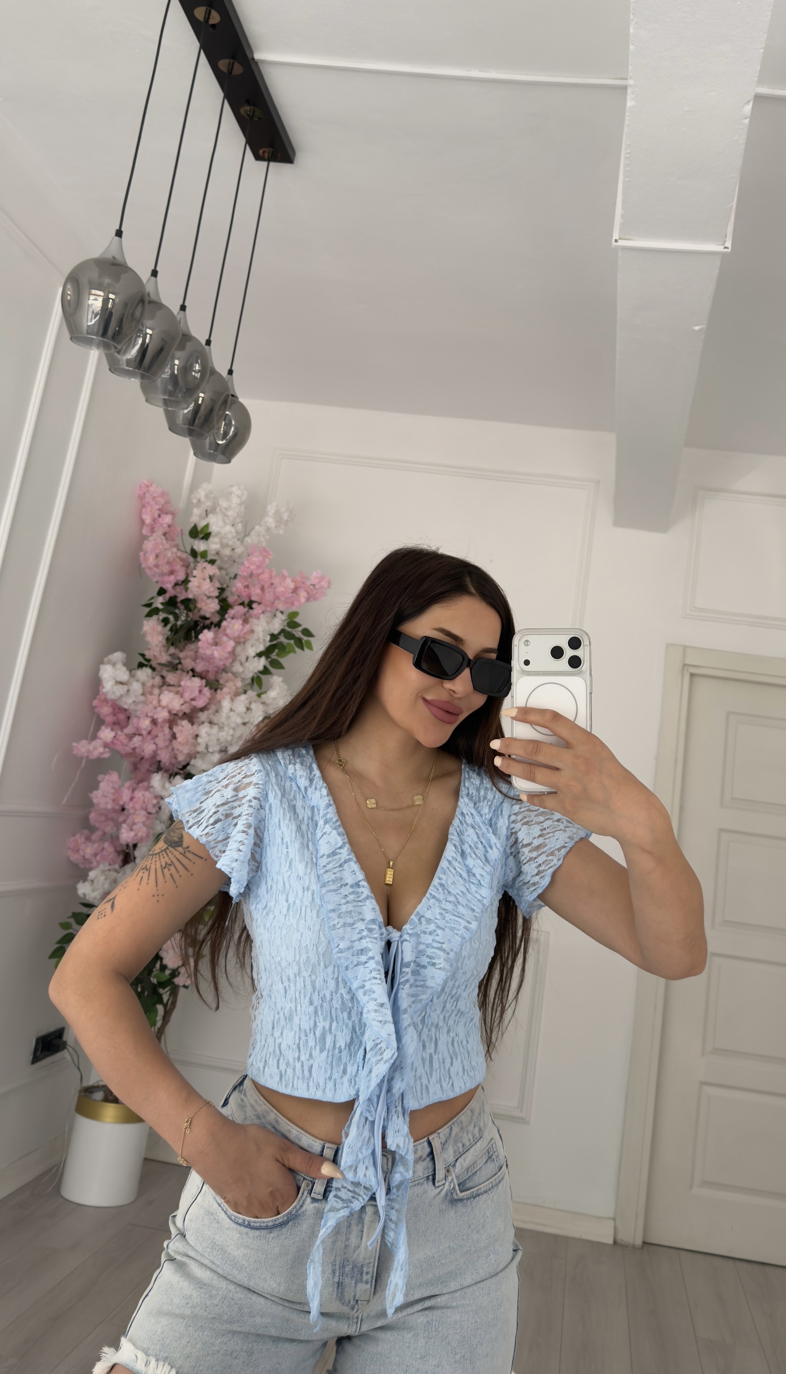 Mavi Fırfır Detaylı Bağcıklı V Yaka Dantel Crop Bluz