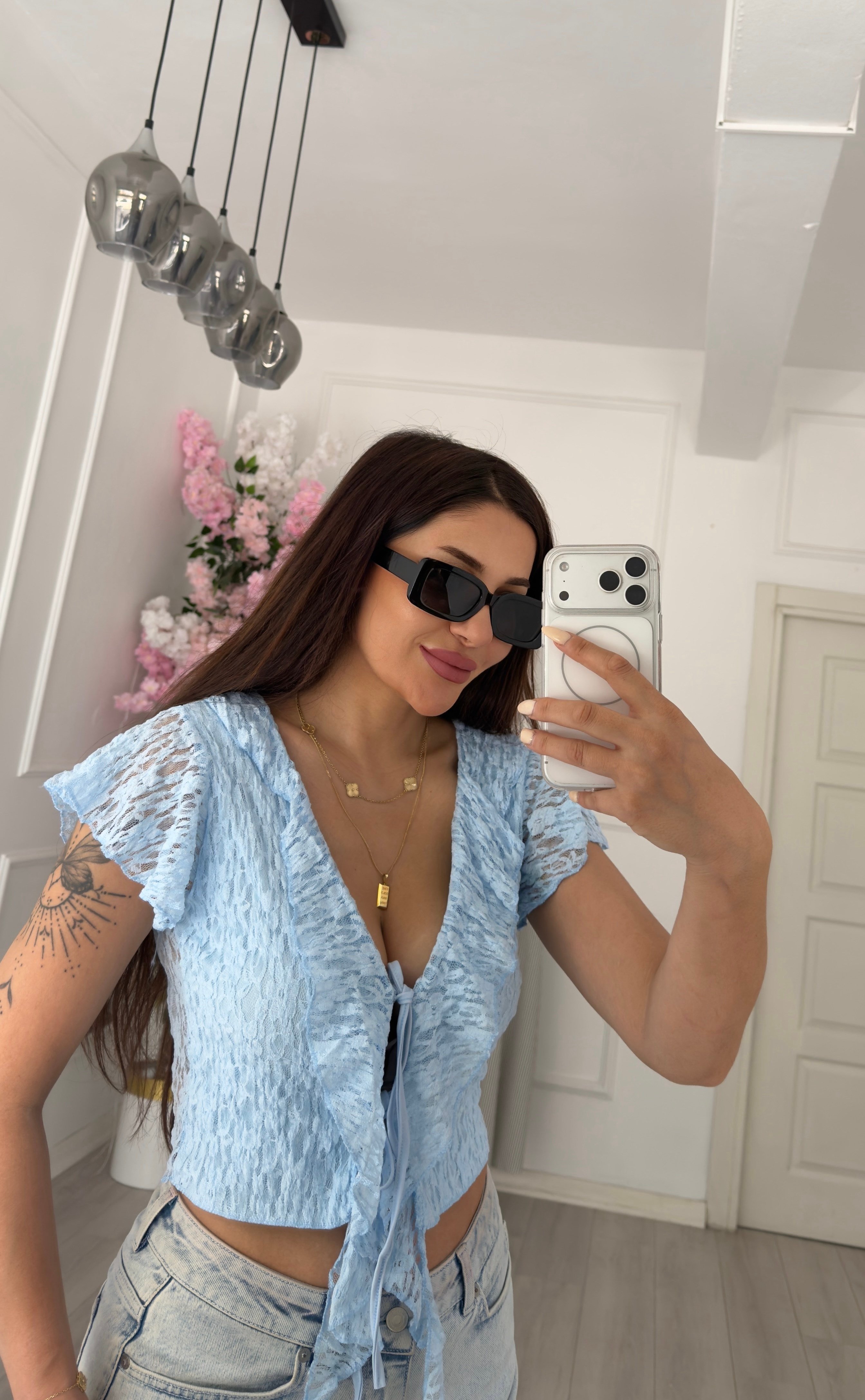 Mavi Fırfır Detaylı Bağcıklı V Yaka Dantel Crop Bluz