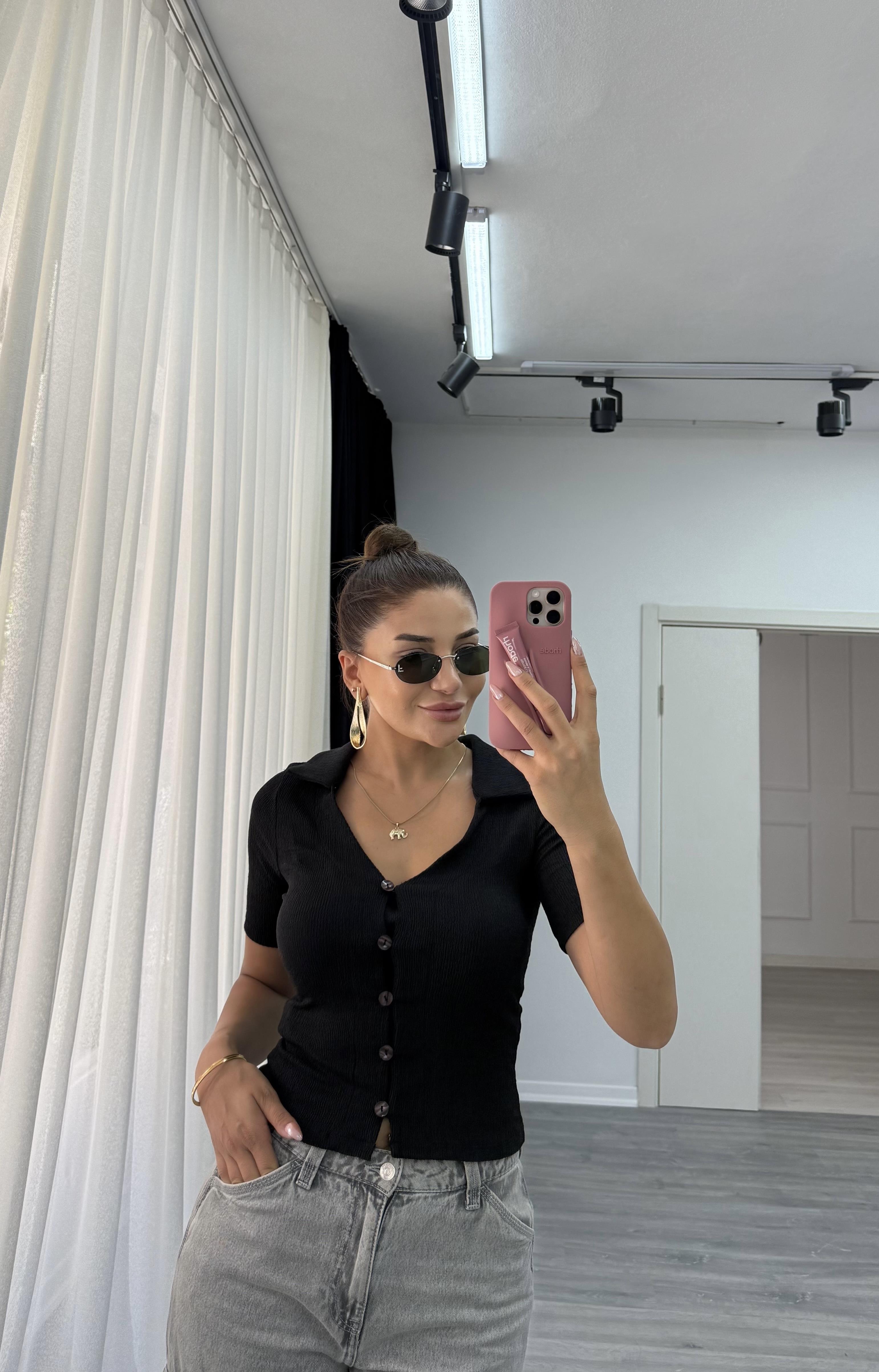 Önden Düğmeli Eni Boyu Esnek Kısa Kol Gömlek