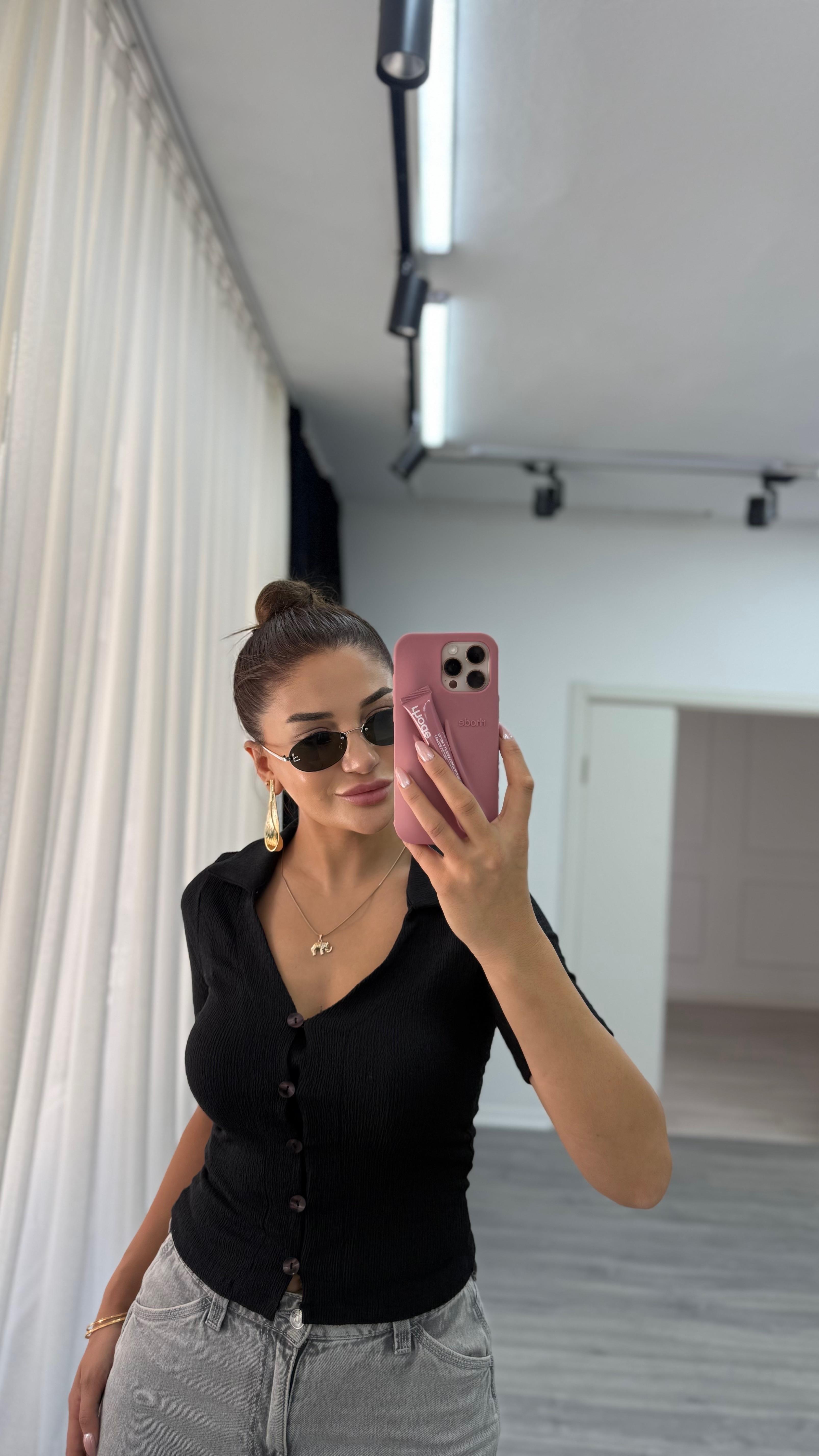 Önden Düğmeli Eni Boyu Esnek Kısa Kol Gömlek