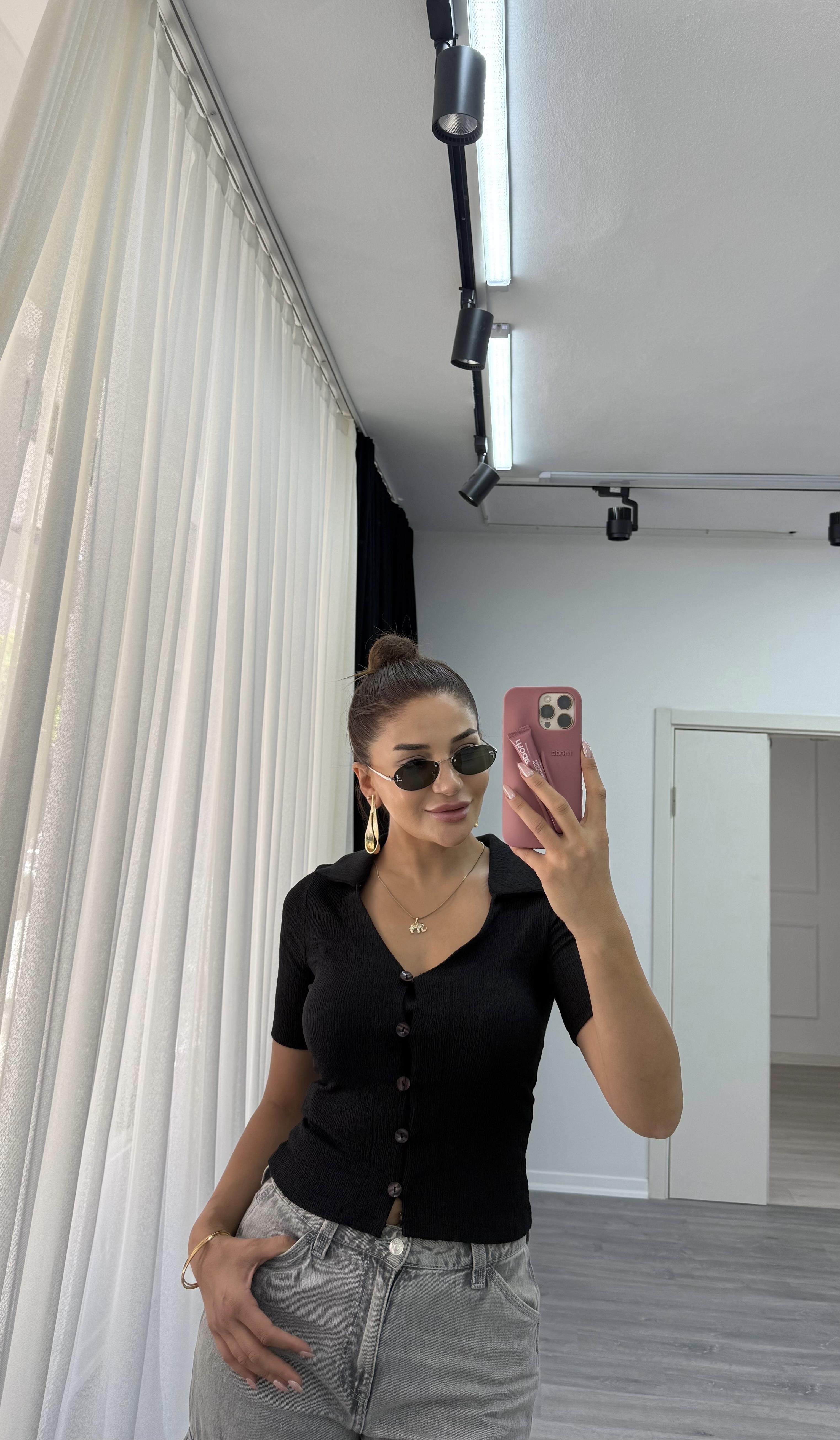 Önden Düğmeli Eni Boyu Esnek Kısa Kol Gömlek