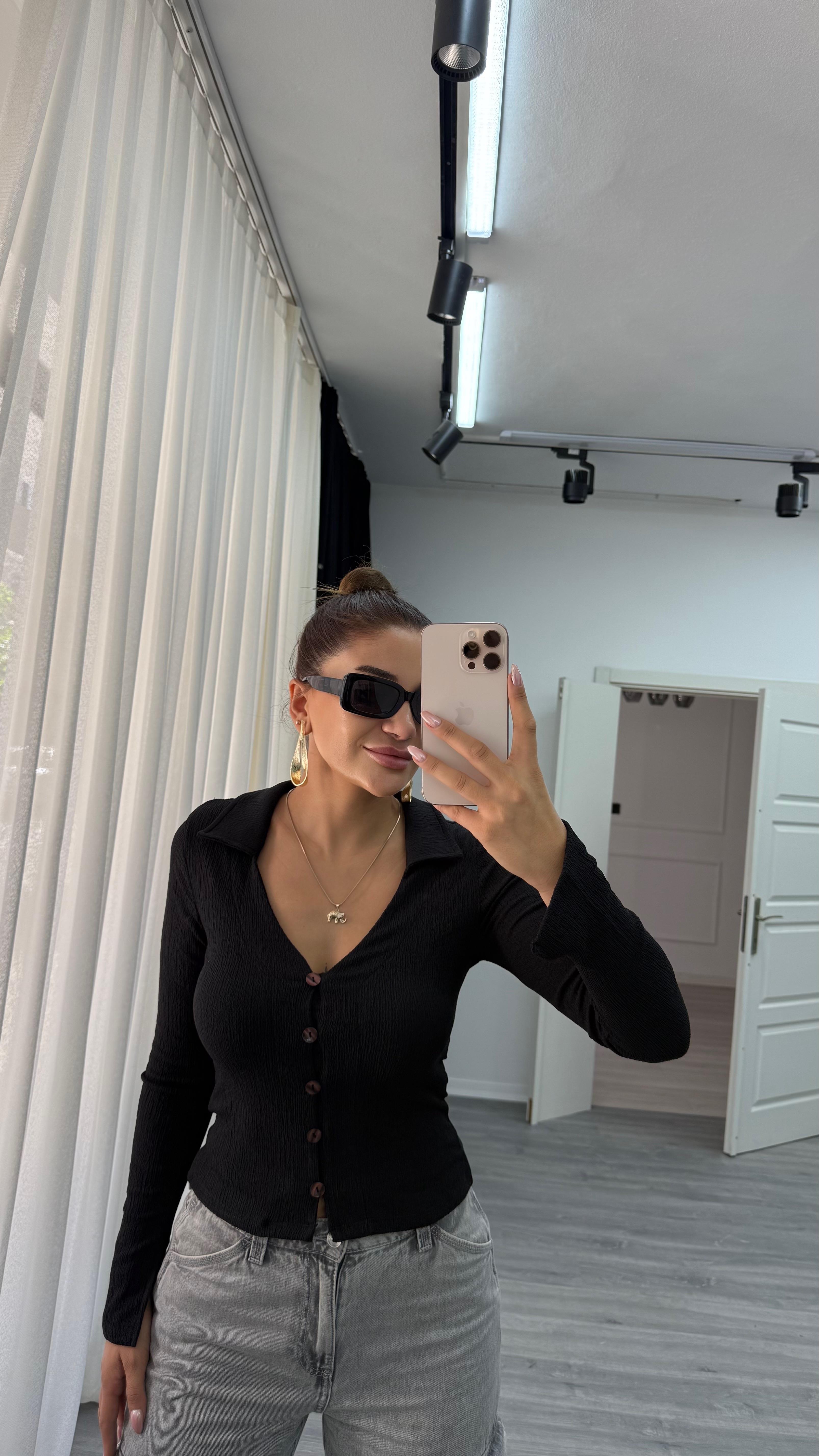 Önden Düğmeli Eni Boyu Esnek Uzun  Kol Gömlek