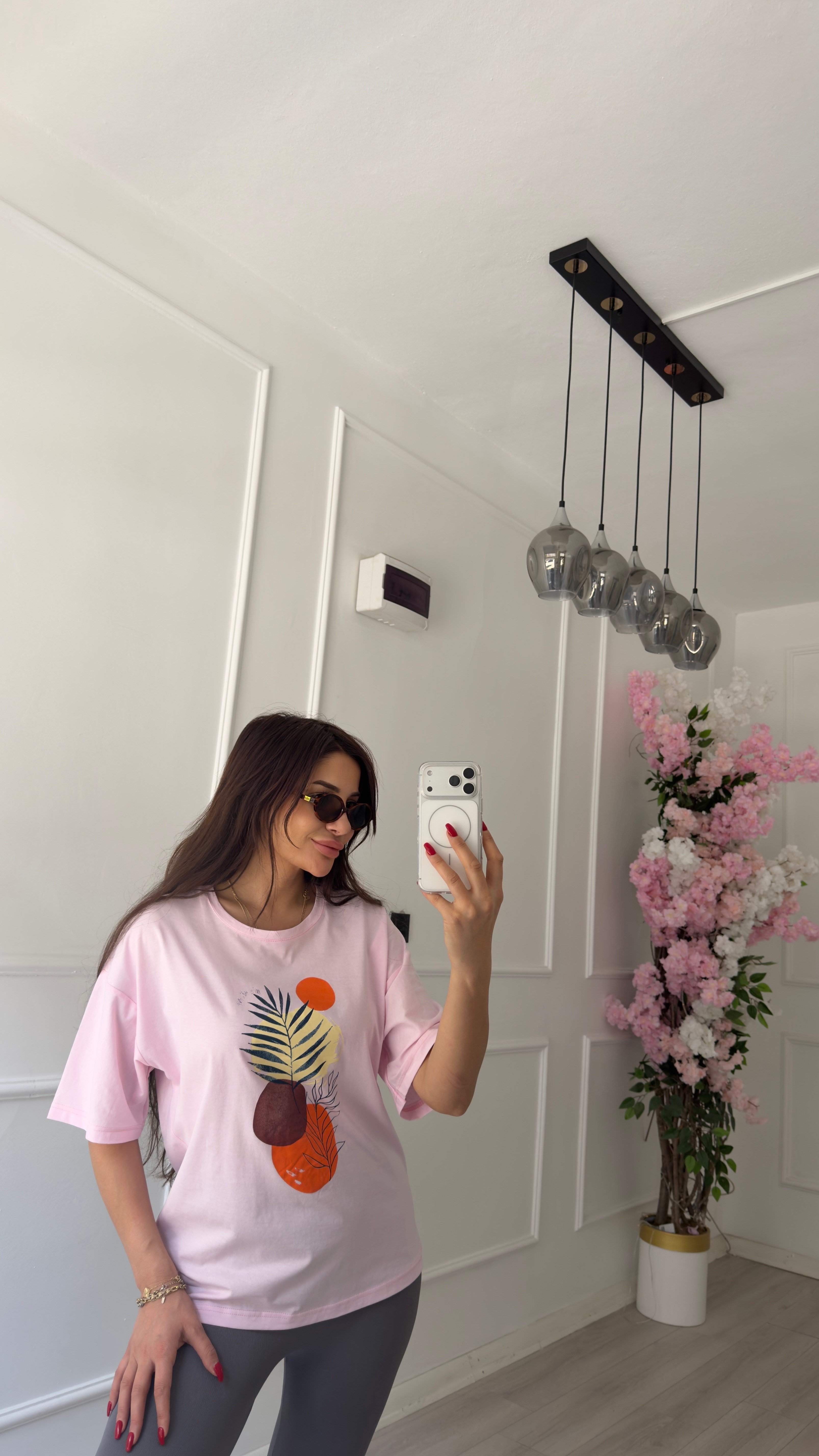 Pembe Çiçek Desenli Tişört