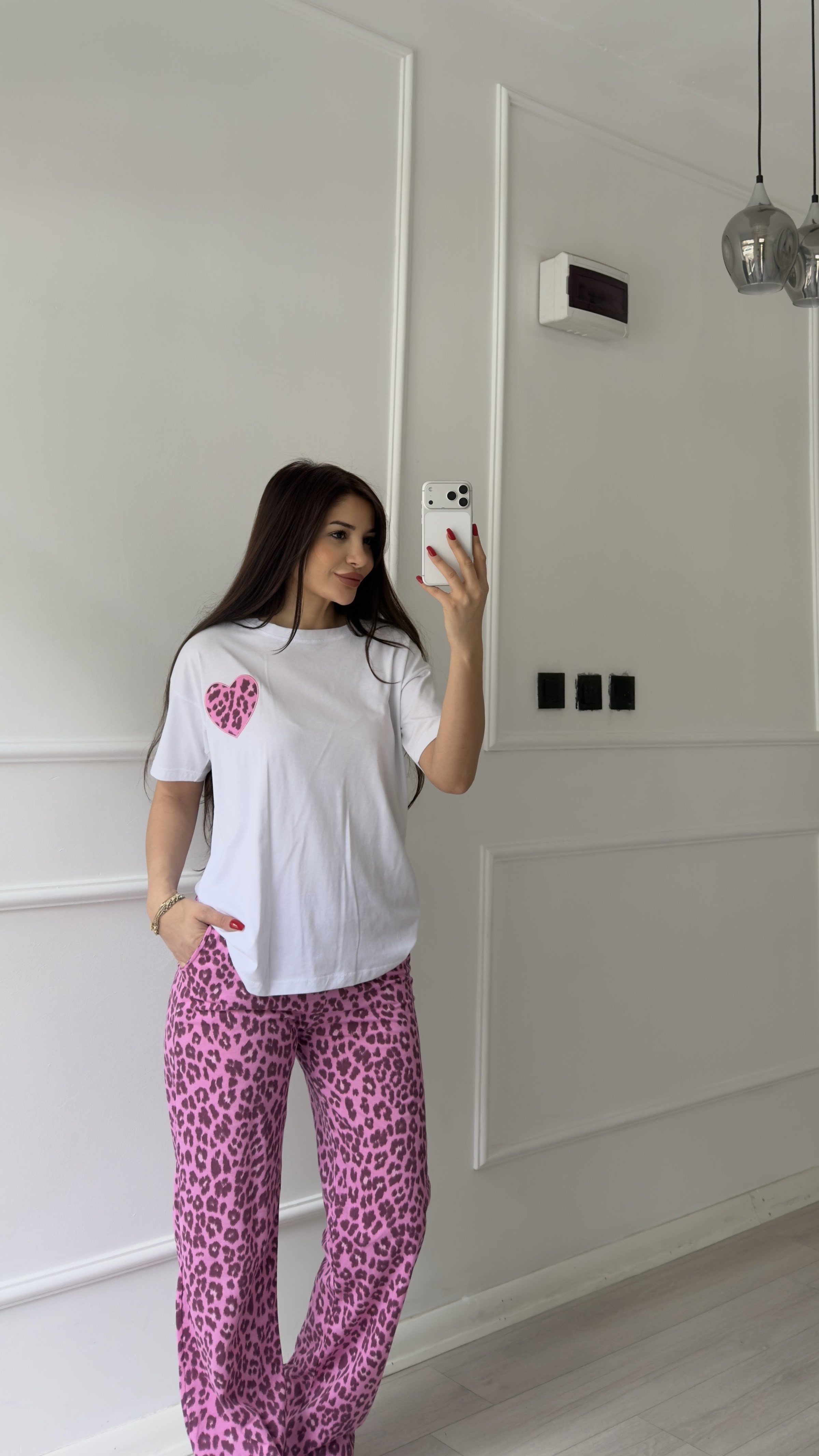 Pembe Leopar Desenli Pantolon Ve Kalpli Tişört Takım