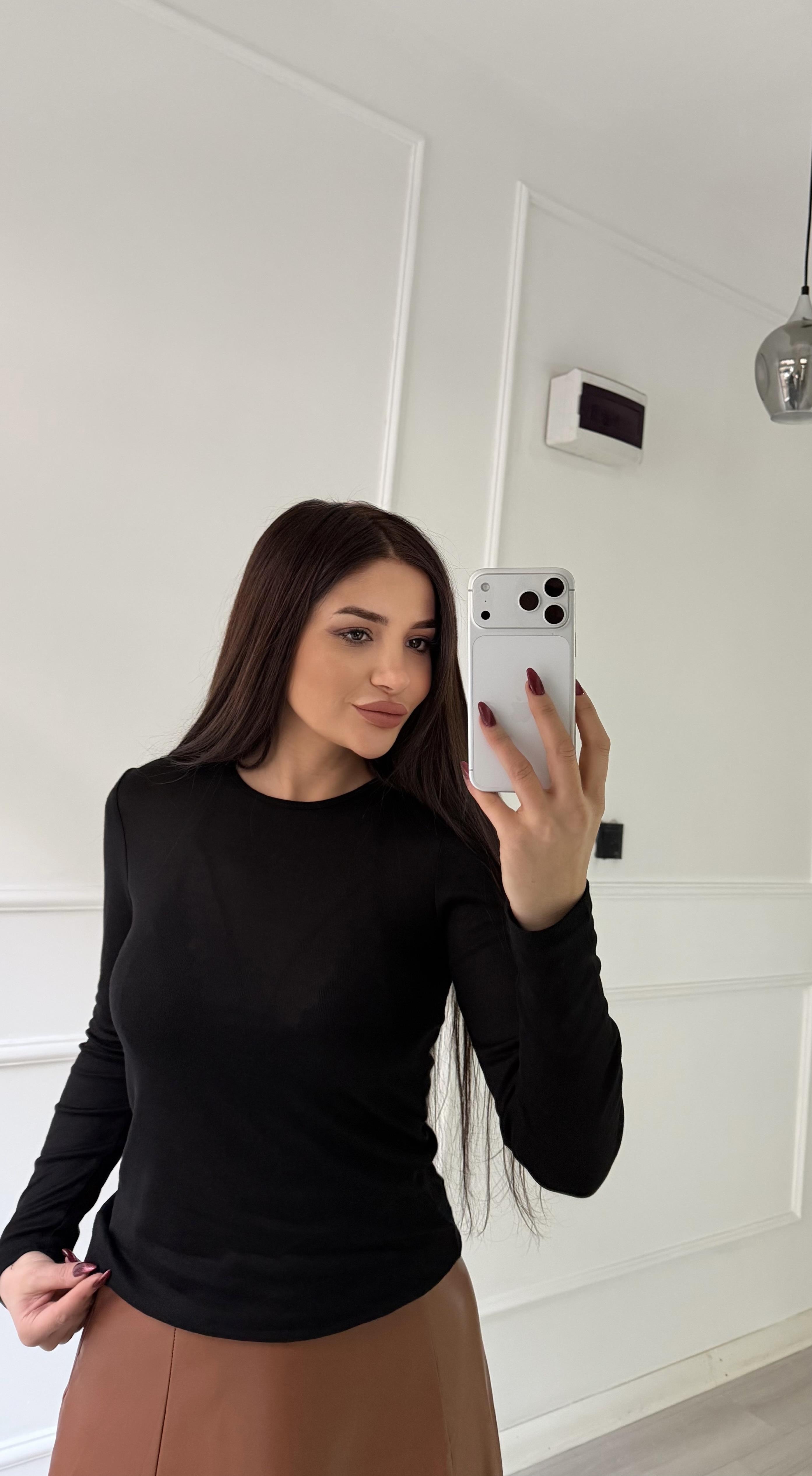 Siyah Bisiklet Yaka Uzun Kollu Transparan Bluz