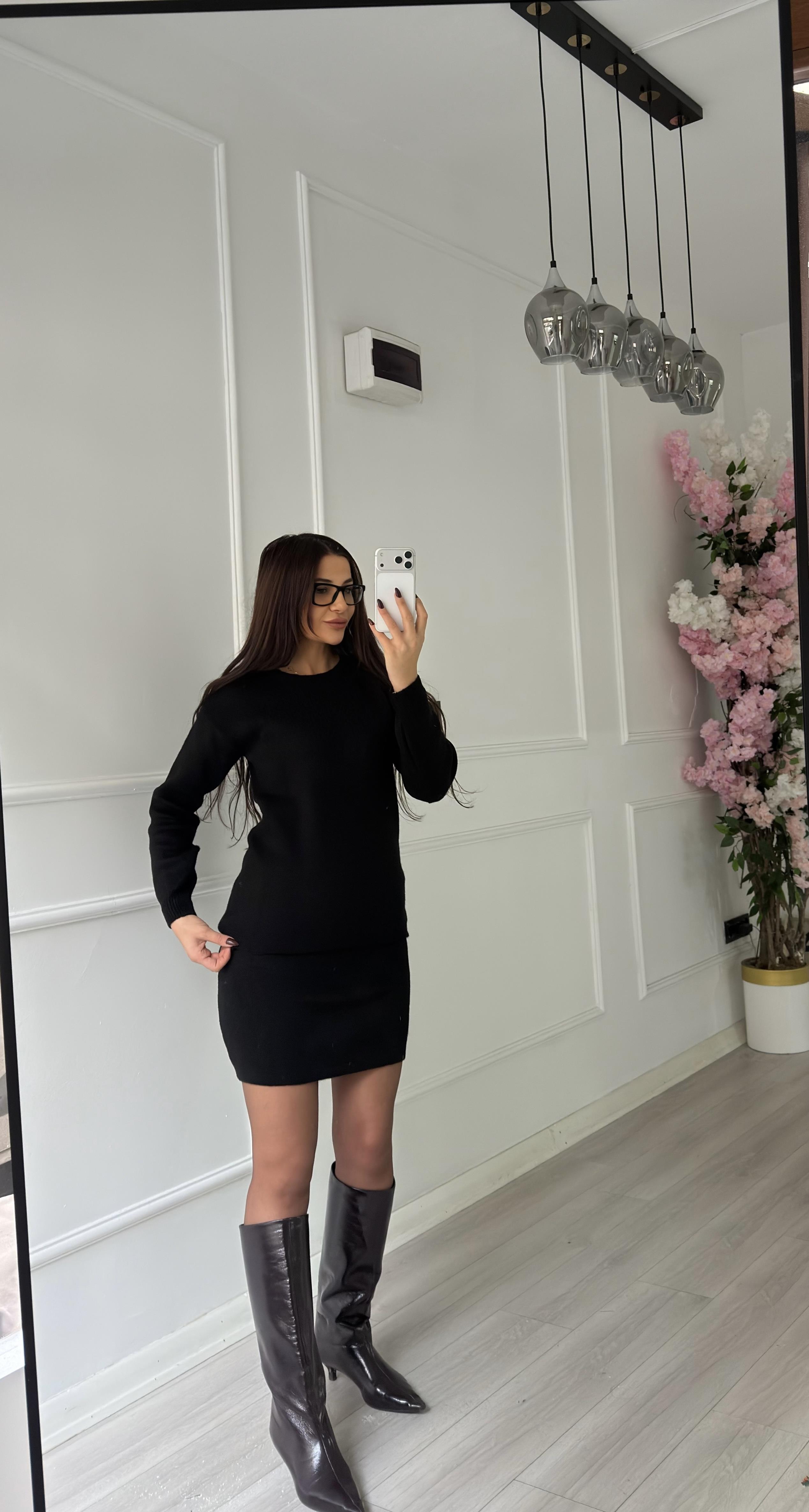 Siyah  Kazak Ve Beli Lastikli Etek Triko Takım