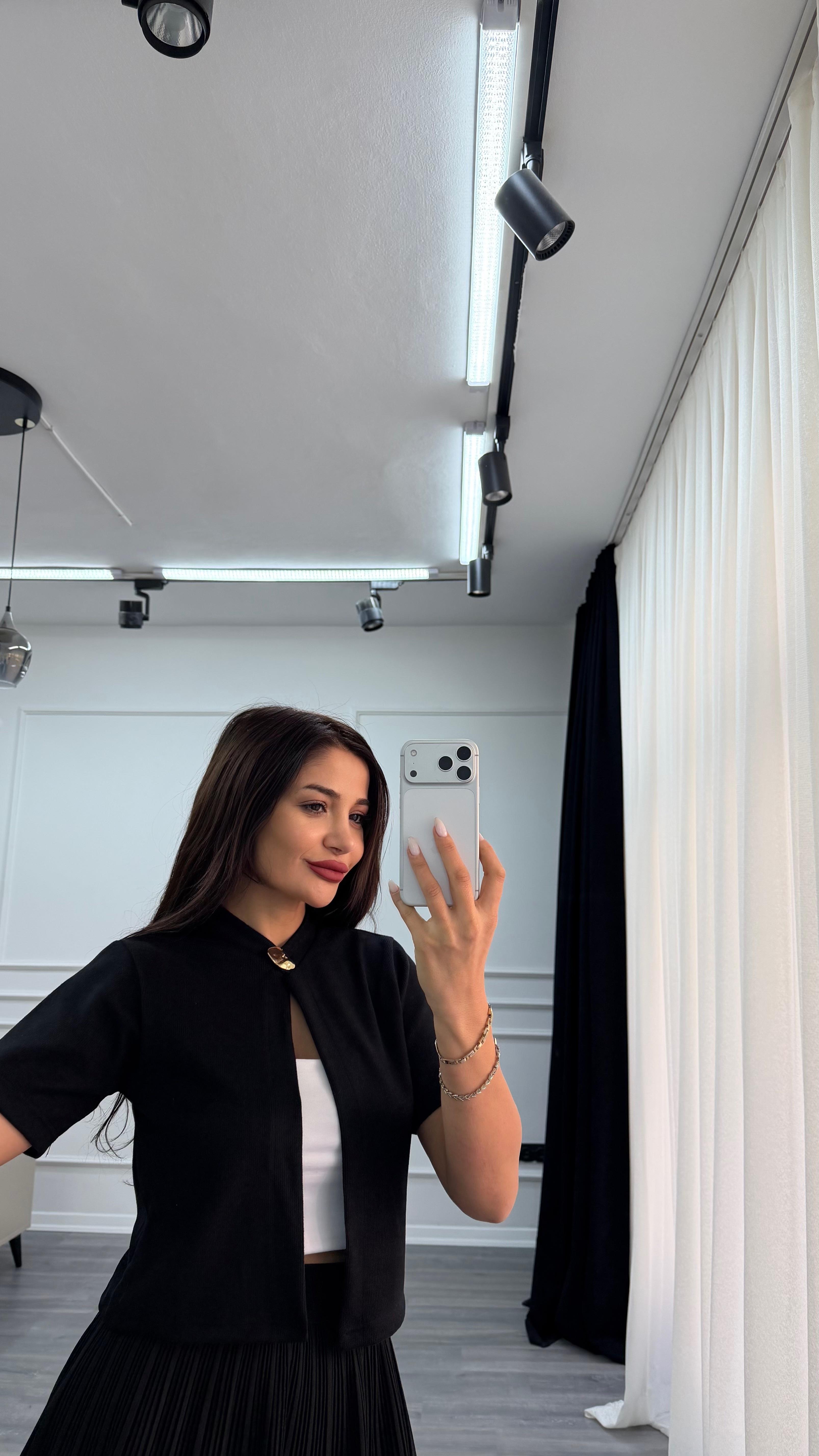 Siyah Önden Düğme Detaylı Örme Bluz