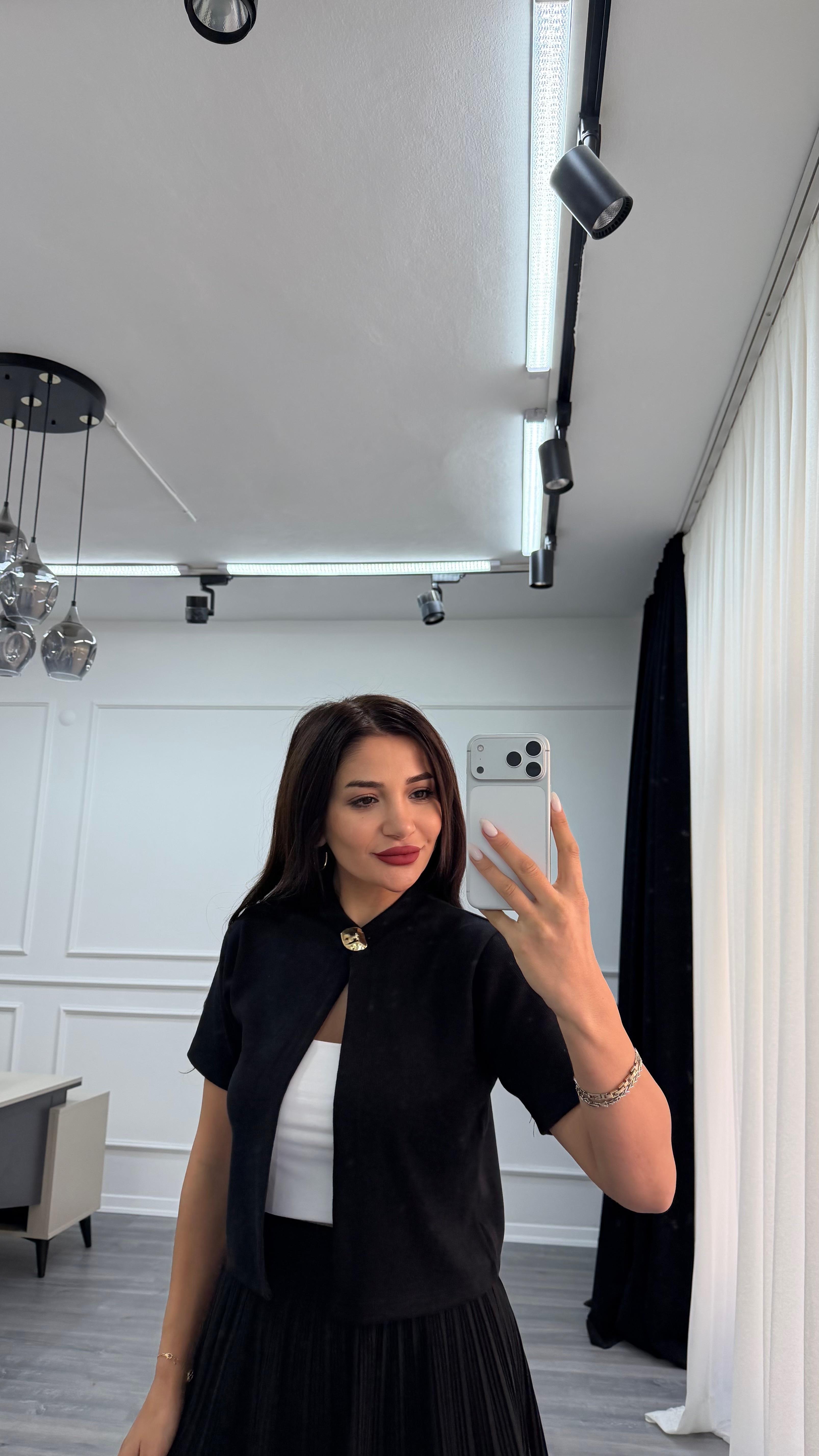 Siyah Önden Düğme Detaylı Örme Bluz