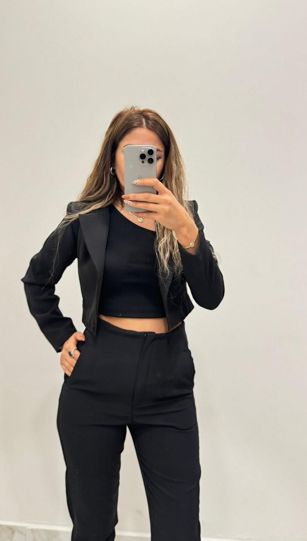 Siyah Pantolon Crop Ceket Takım