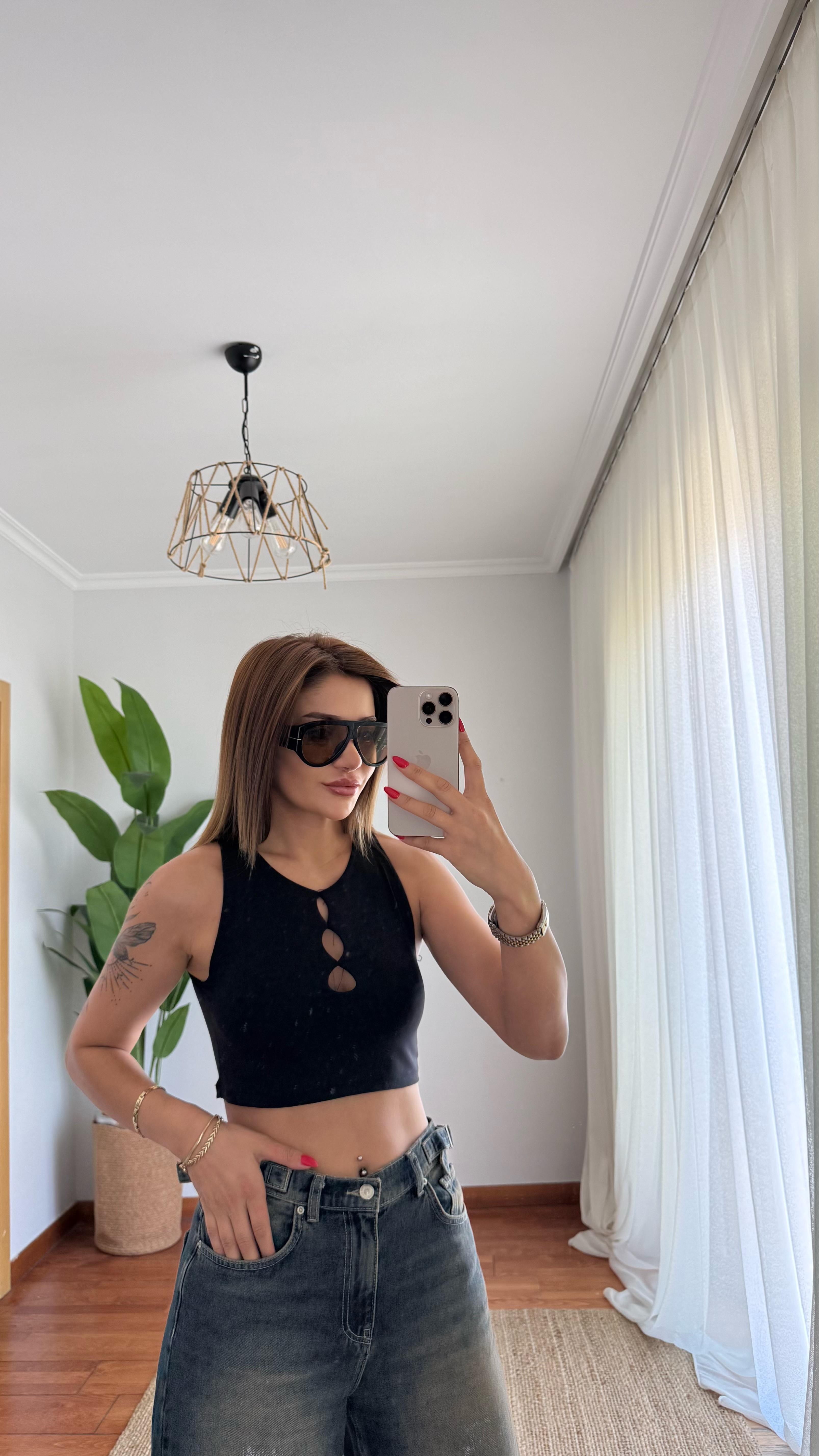 Siyah  Pencere Detayli Kolsuz Crop Büstiyer