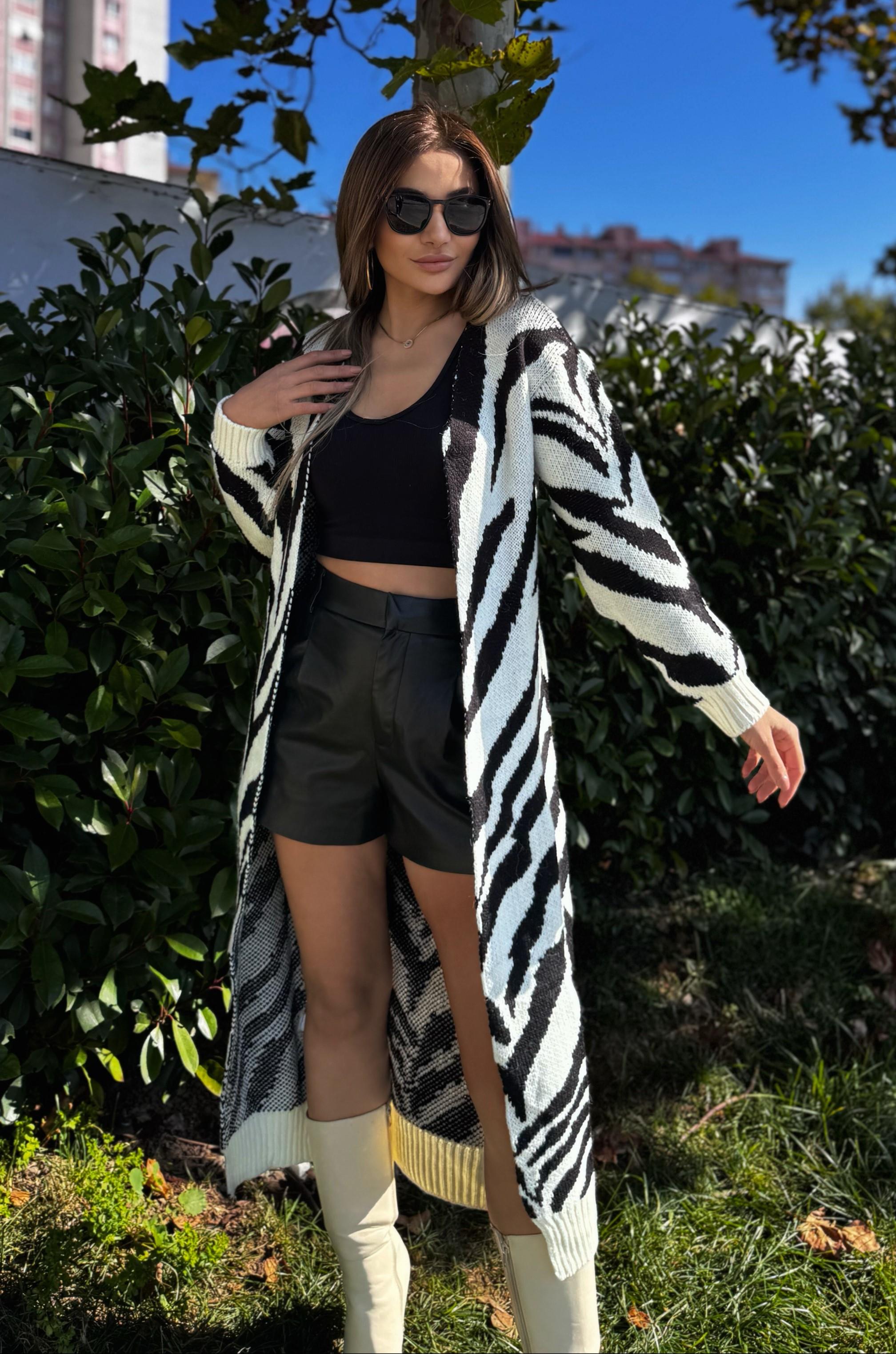 Zebra Desenli Uzun Hırka