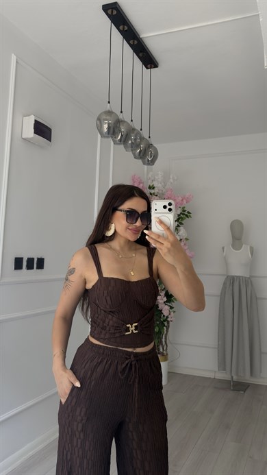  Acı Kahve Pantolon Toka Detaylı Bluz Takım