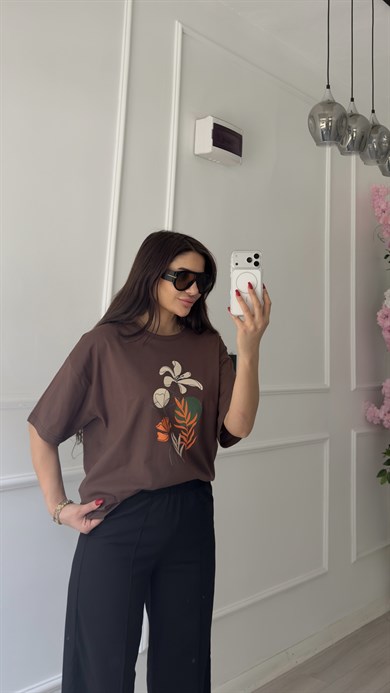 Acı Kahve Çiçek Desenli Tişört