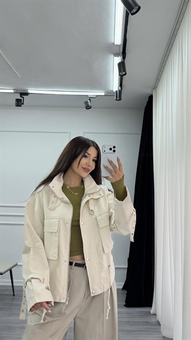 Bej Dik Yaka Büyük Cep Detaylı Fermuarlı Gabardin Denim Ceket