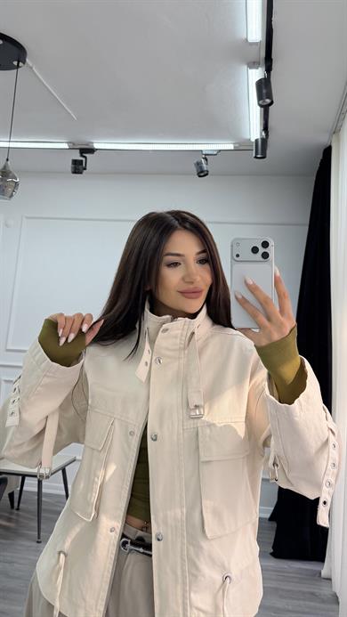 Bej Dik Yaka Büyük Cep Detaylı Fermuarlı Gabardin Denim Ceket