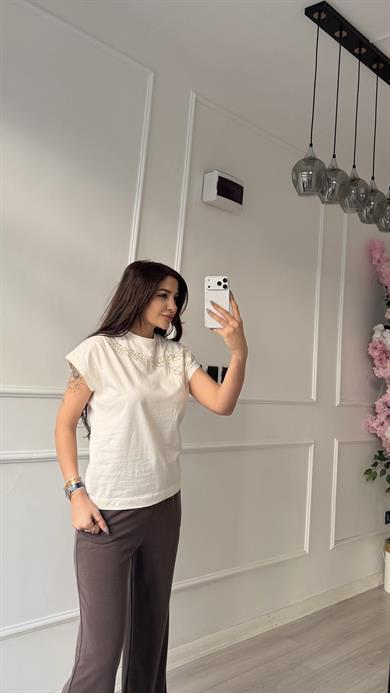 Beyaz %100 Pamuk Önü İşlemeli T-shirt 