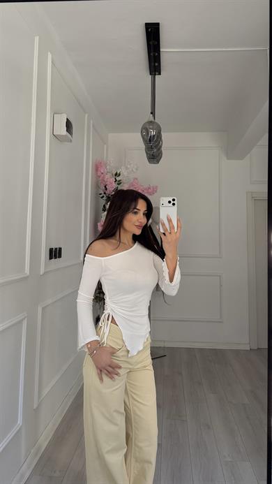 Beyaz Asimetrik Yandan Büzgülü Bluz