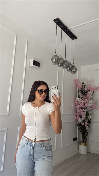 Beyaz Çıtçıtlılı Bağcıklı Kısa Kollu Bluz