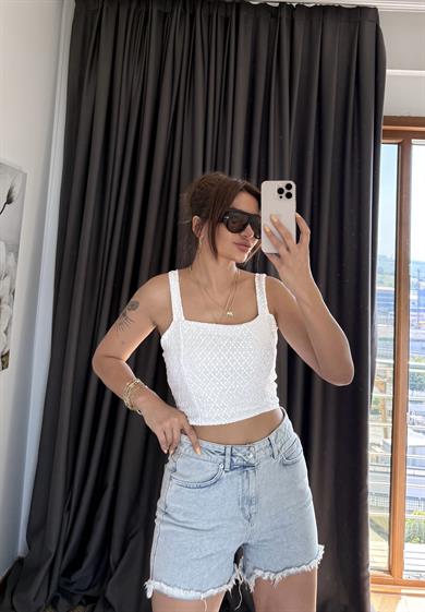 Beyaz Kare Yaka Kendinden Desenli Brode Crop Kadın Bluz