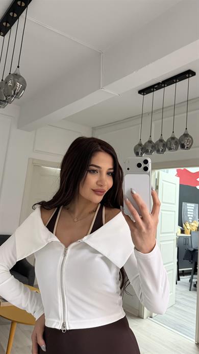 Beyaz Kayık Yaka Fermuarlı Esnek Bluz