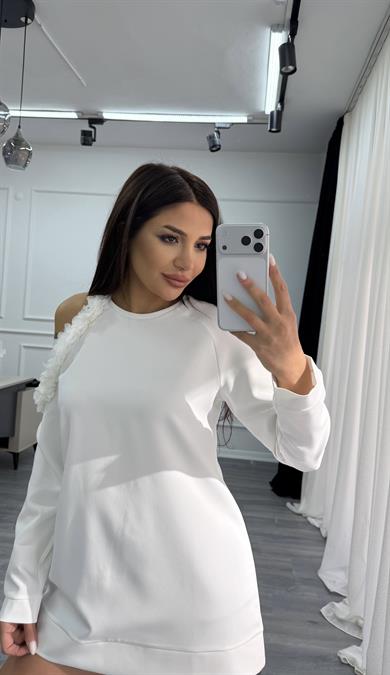 Beyaz Omuz Dekolte Gül Detaylı Sweat Elbise