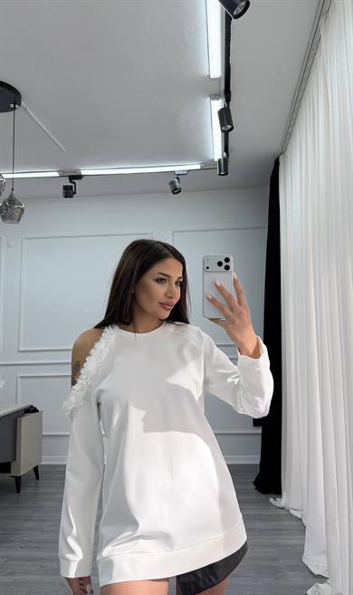 Beyaz Omuz Dekolte Gül Detaylı Sweat Elbise
