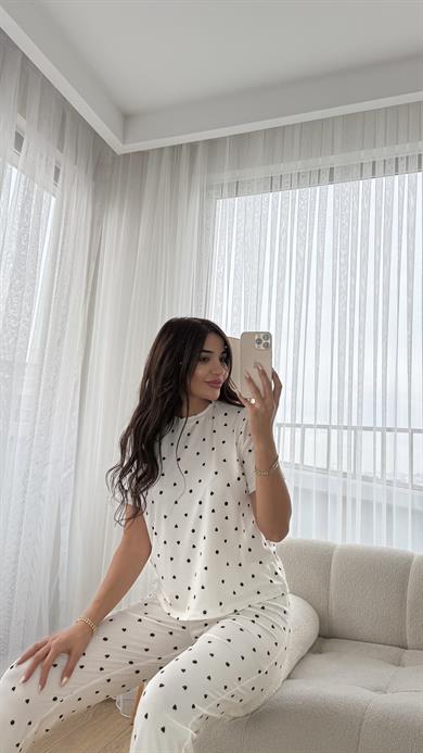 Beyaz Premium Kalite Kısa Kollu Siyah Kalp Desenli Pijama Takımı