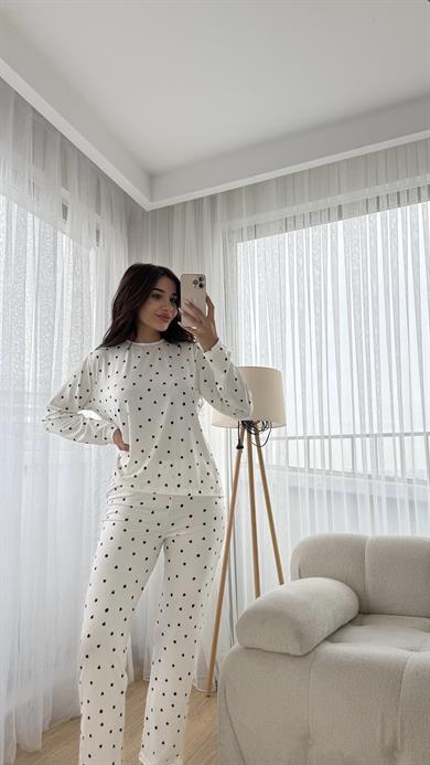 Beyaz Premium Kalite Uzun Kollu Siyah Kalp Desenli Pijama Takımı