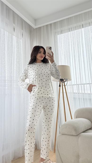 Beyaz Premium Kalite Uzun Kollu Siyah Kalp Desenli Pijama Takımı