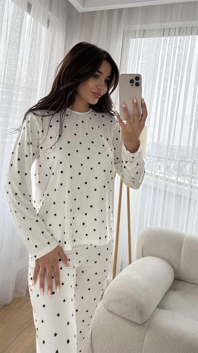 Beyaz Premium Kalite Uzun Kollu Siyah Kalp Desenli Pijama Takımı