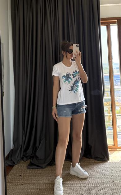Beyaz Yeni Sezon %100 Pamuk T-shirt Çiçek  İşlemeli