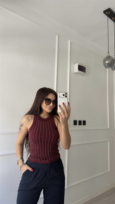 Bordo Taş Detaylı Sıfır Kol Bluz