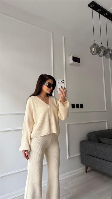 Ekru Düğme Detaylı Örme Takım