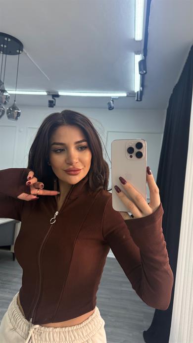 Kahverengi Önü Fermuarlı Esnek Dik Yaka Hırka
