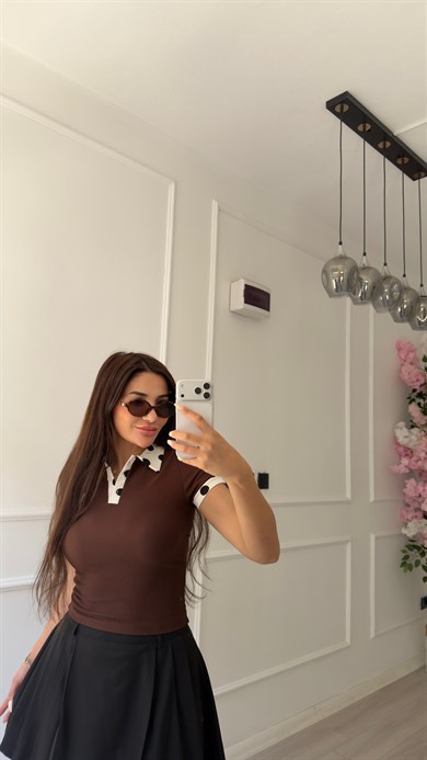 Kahverengi Polo Yaka Puantiyeli Tişört