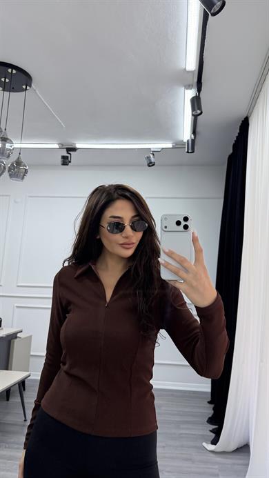 Kahverengi Polo Yaka Yarım Fermuarlı Esnek Bluz