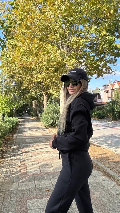 Siyah Önü Cepli Kapüşonlu Sweatshirt