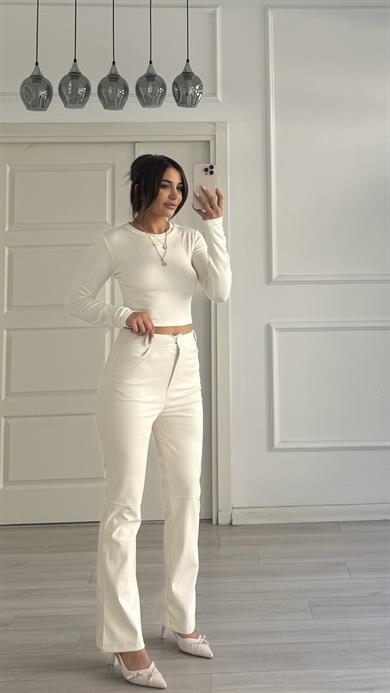 Kırık Beyaz Uzun Kollu Parmak Geçmeli Crop Esnek Kumaş