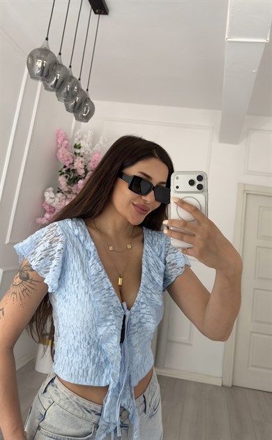 Mavi Fırfır Detaylı Bağcıklı V Yaka Dantel Crop Bluz