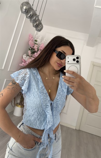 Mavi Fırfır Detaylı Bağcıklı V Yaka Dantel Crop Bluz