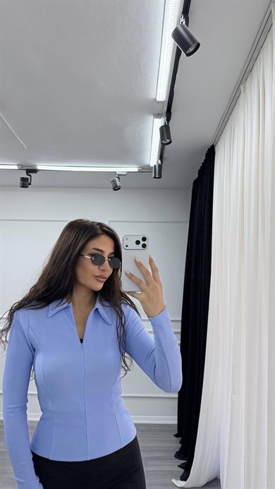 Mavi Polo Yaka Yarım Fermuarlı Esnek Bluz