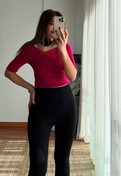 Çapraz Detaylı Straplez Yaka Bluz