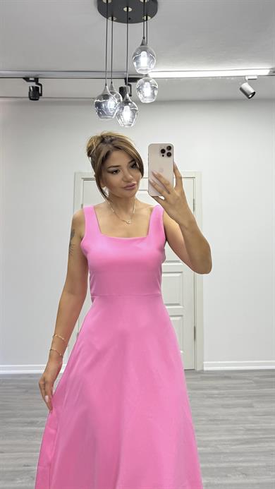 Pembe Kare Yaka Uzun Elbise