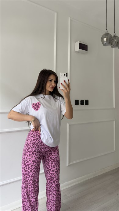Pembe Leopar Desenli Pantolon Ve Kalpli Tişört Takım