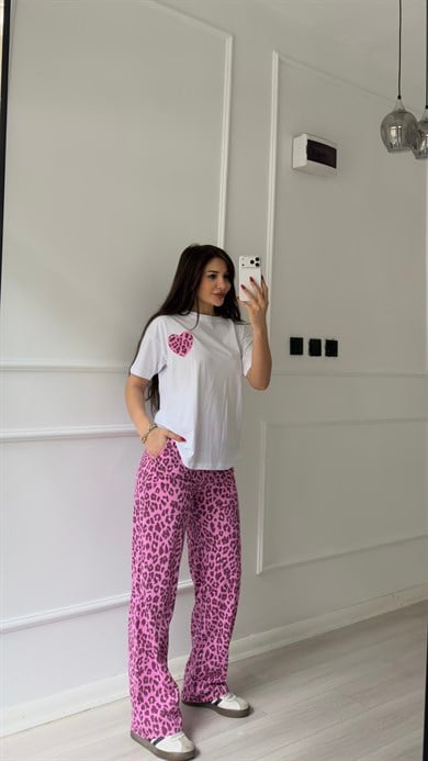 Pembe Leopar Desenli Pantolon Ve Kalpli Tişört Takım
