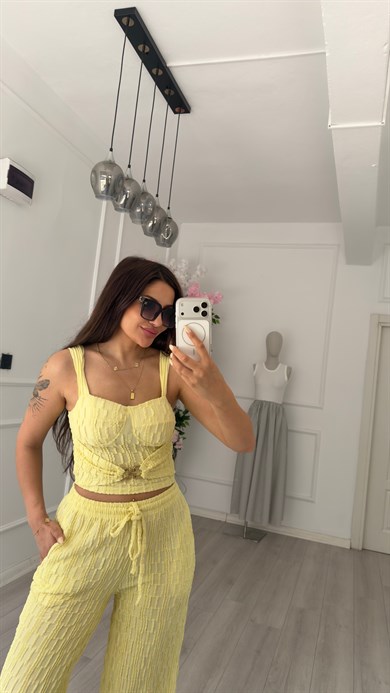 Sarı Pantolon Toka Detaylı Bluz Takım